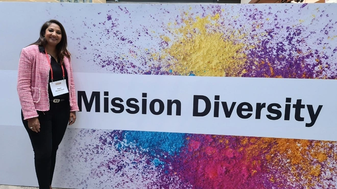 Personalchefin Negen Poovan-Münstermann bei der diesjährigen DIVERSITY Konferenz des Tagesspiegel Verlags und der Charta der Vielfalt. Personalchefin Negen Poovan-Münstermann bei der diesjährigen DIVERSITY Konferenz des Tagesspiegel Verlags und der Charta der Vielfalt.