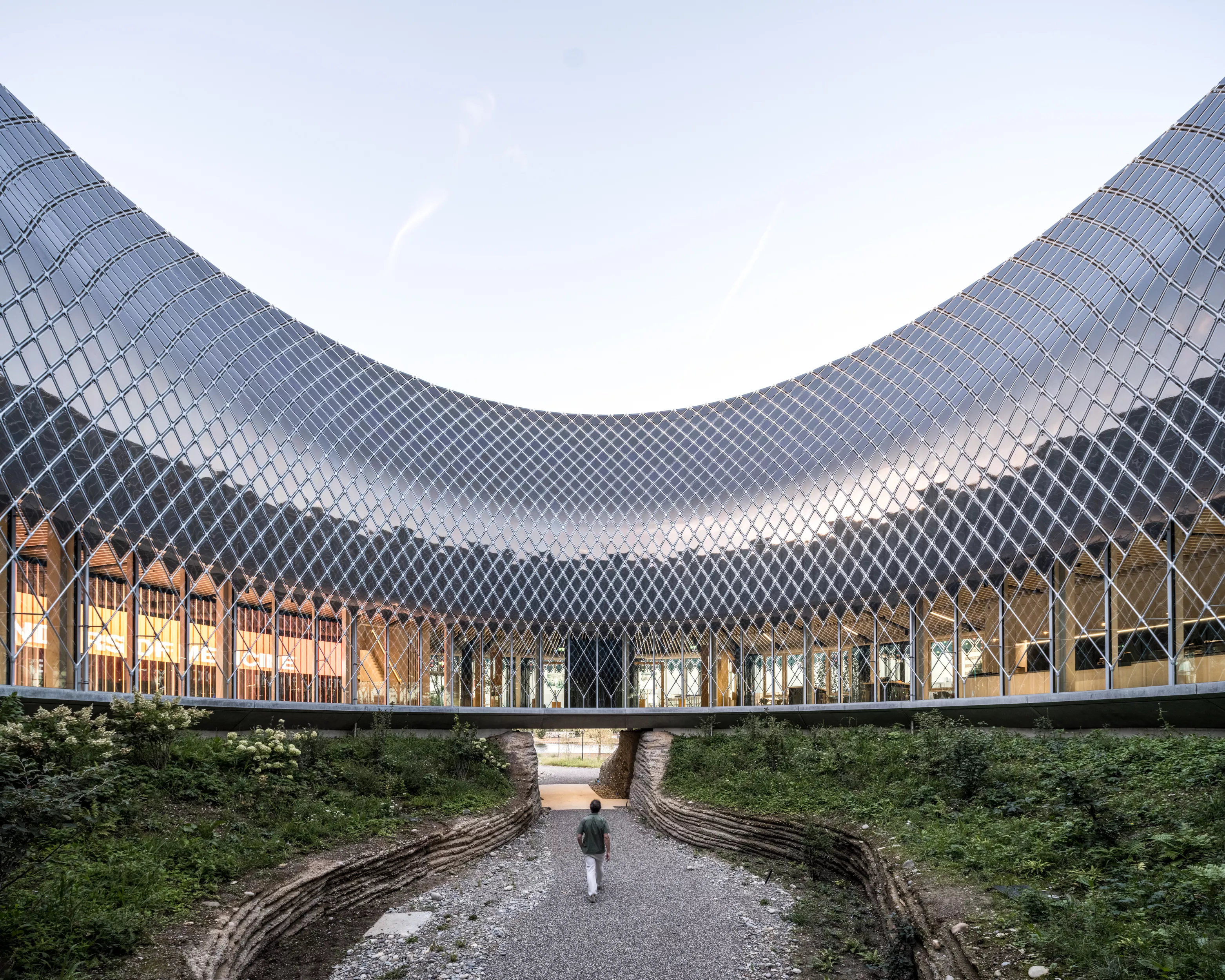 View from “Hohlweg” passing under the Novartis Pavillon